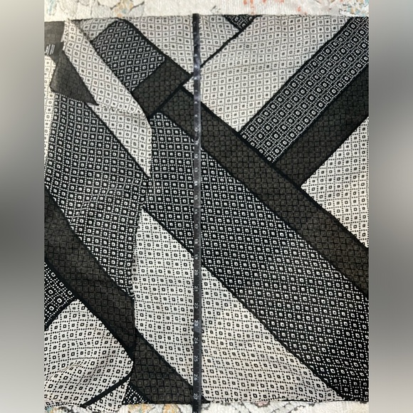 Le Château Scarf - Picture 6 of 9